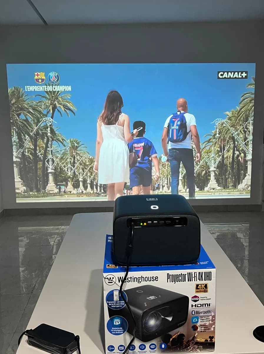 Projecteur Westinghouse Cinéma Professionnel Ultra Haut de Gamme 4K UHD (200 Pouces) - 2